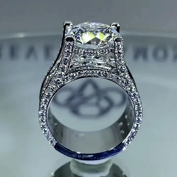 Jasmin – En meget lysende diamant ring med vintage ramme