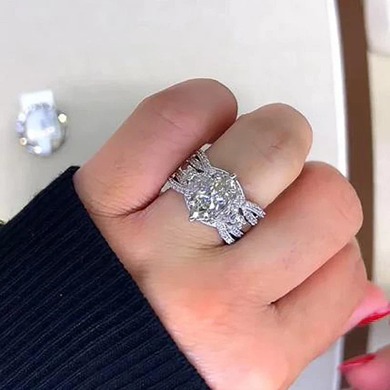 Emilie – Diamantring med rektangulært snit.