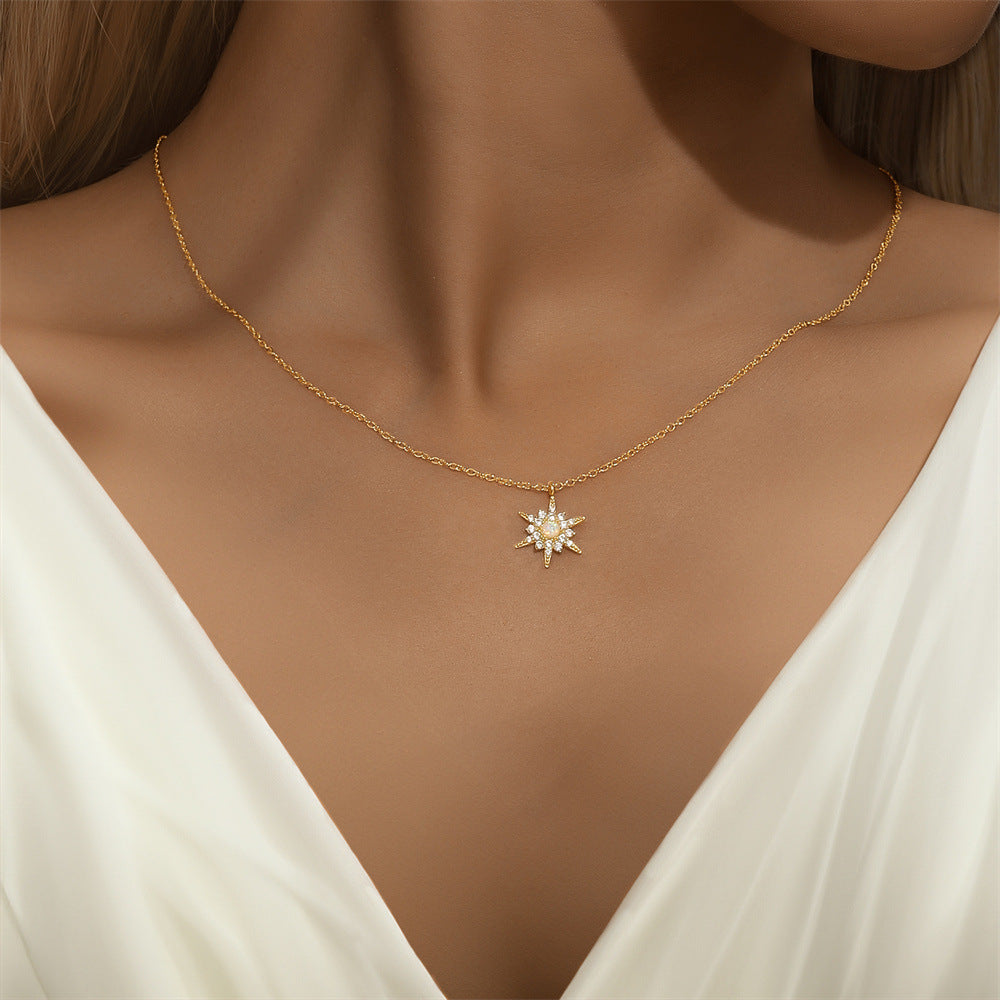 Amálie – Delikat sølvhalskæde med rund vedhæng.