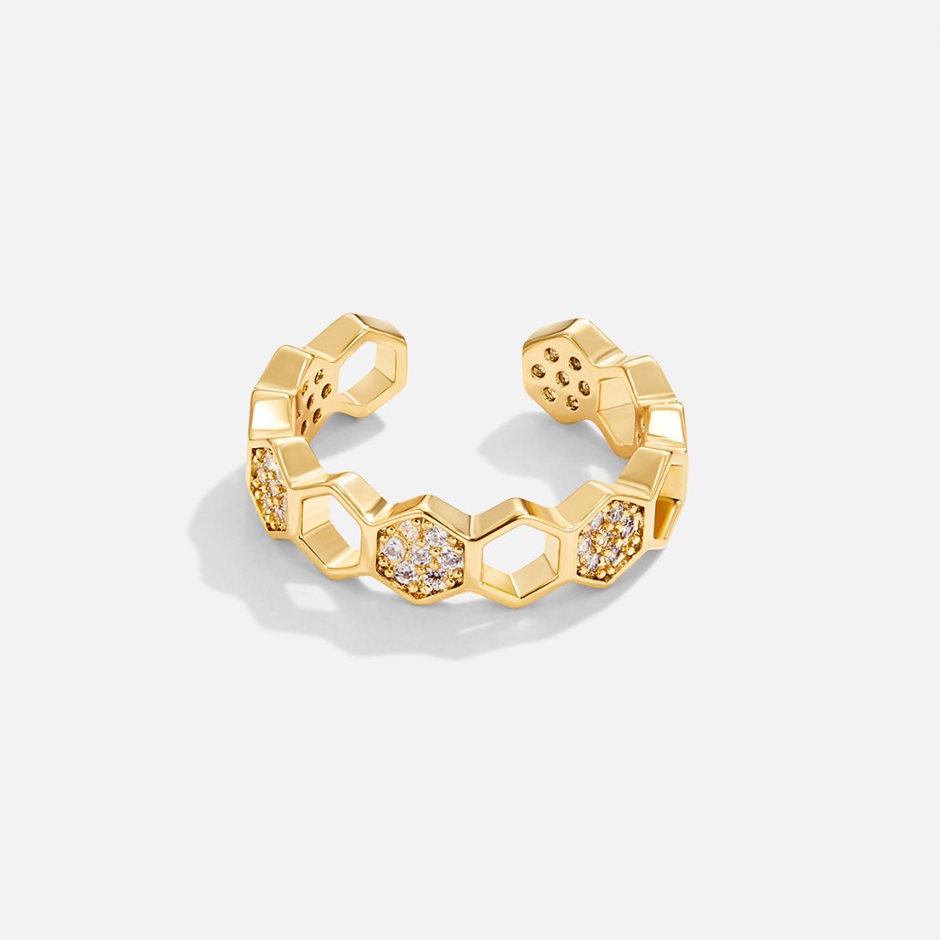 Friedrika – Guld ring med perleaccent.