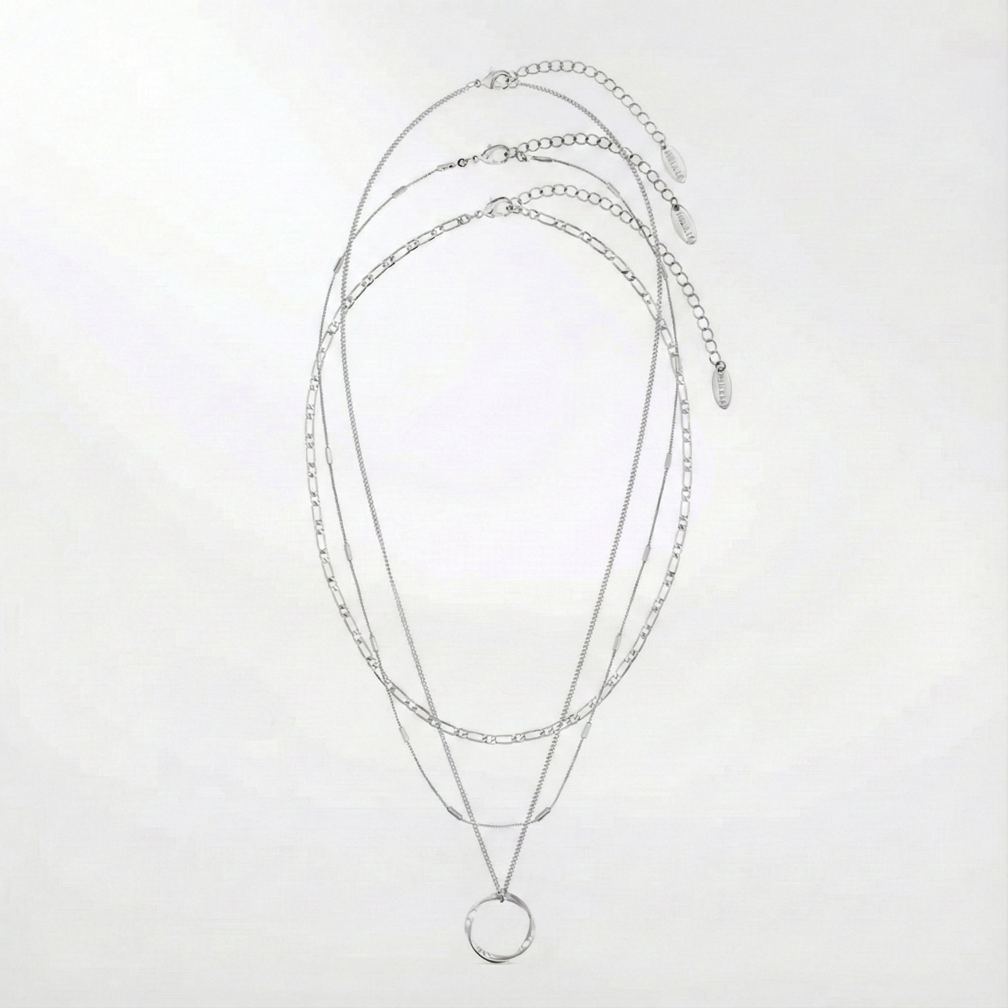 Åben halskæde med tre rækker