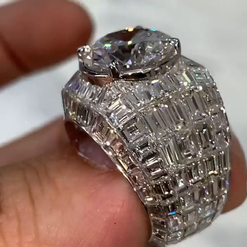 Anna-Lena – Sølv diamant ring med rund slibning.