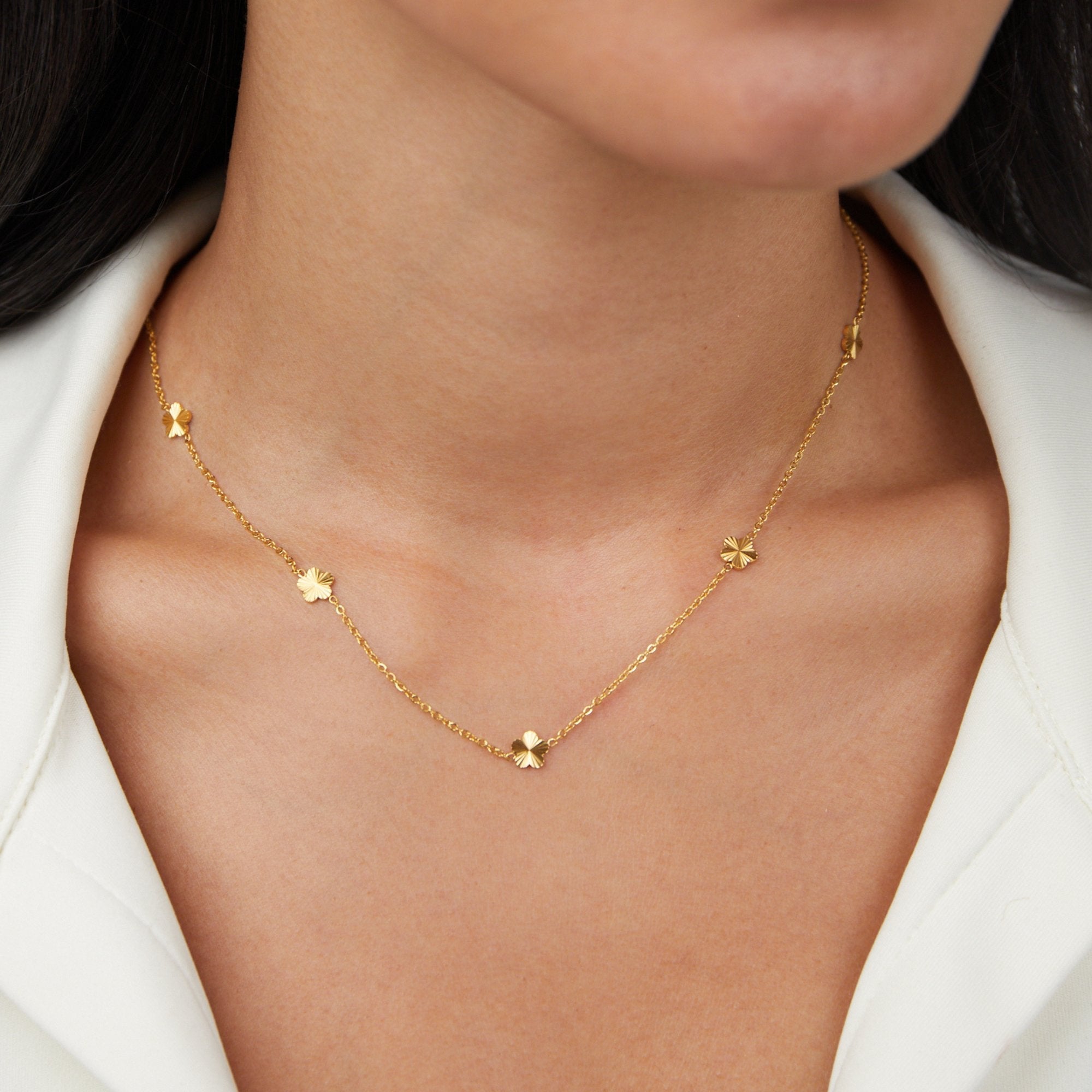 Kathrin – Kæde med delikate farveaccentuer.